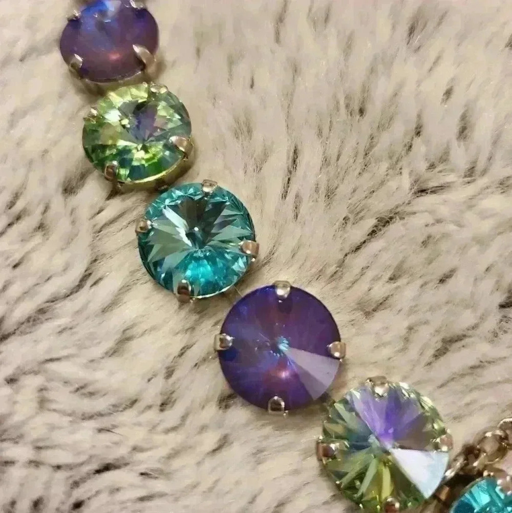 Beautiful Swarovski Crystal Unique Necklace - Picture 3 of 4